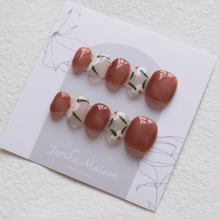 Jurika Maison short caramel press on nails