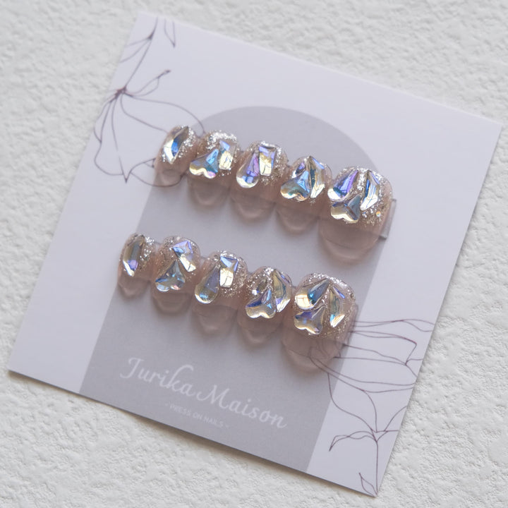 Jurika Maison short press on nails with diamond