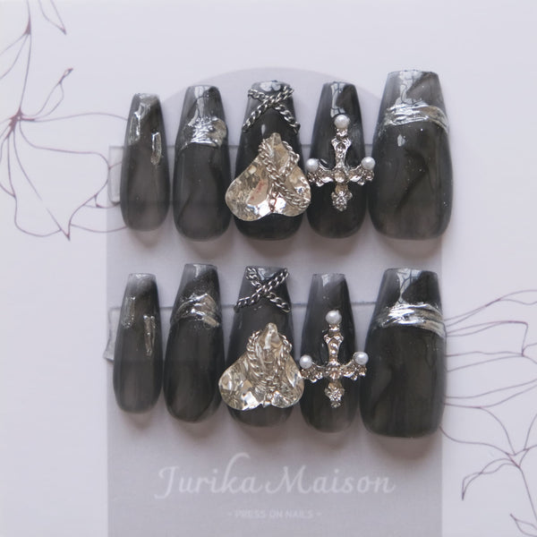 Jurika Maison black gothic press on nails