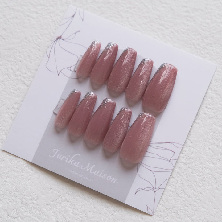 Jurika Maison rosy cat eye long almond press on nails