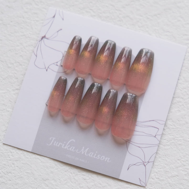 Jurika Maison pink cat eye press on nails