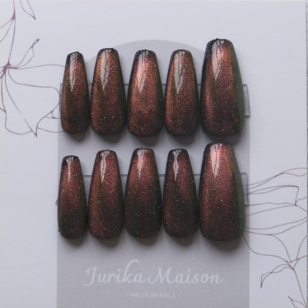 Jurika Maison Cat Eye press on nails