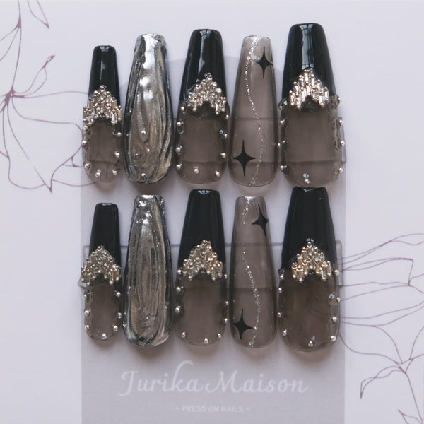 Jurika Maison long coffin black chrome press on nails