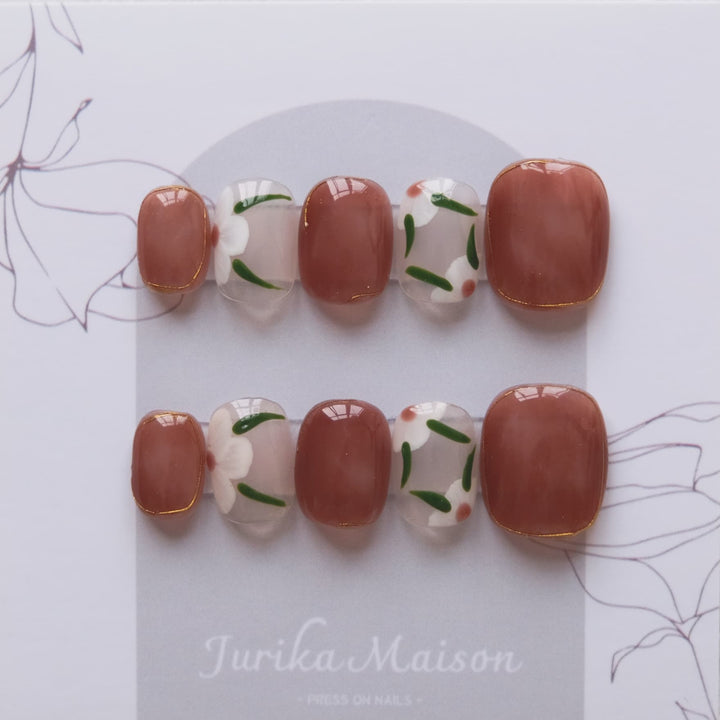 Jurika Maison short caramel press on nails