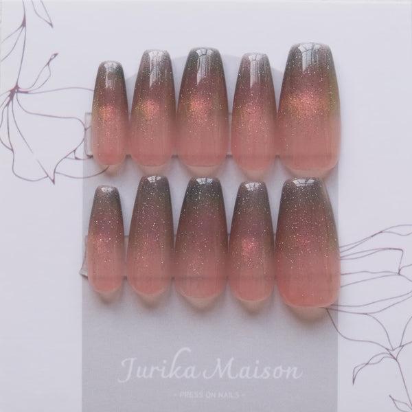 Jurika Maison pink cat eye press on nails