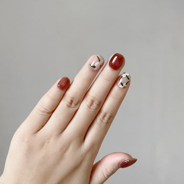 Jurika Maison press on nails kiss