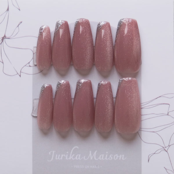 Jurika Maison rosy cat eye long almond press on nails