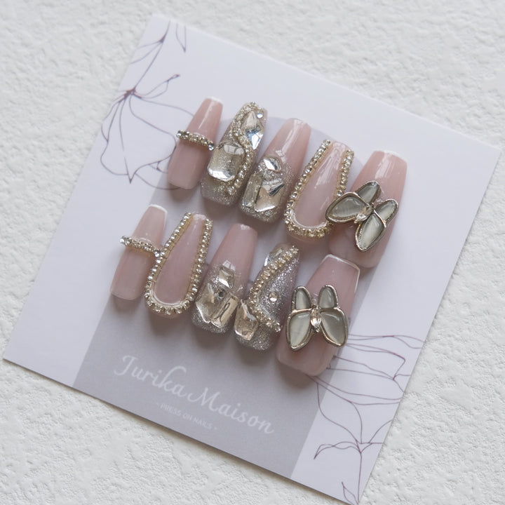 Jurika Maison long almond press on nails